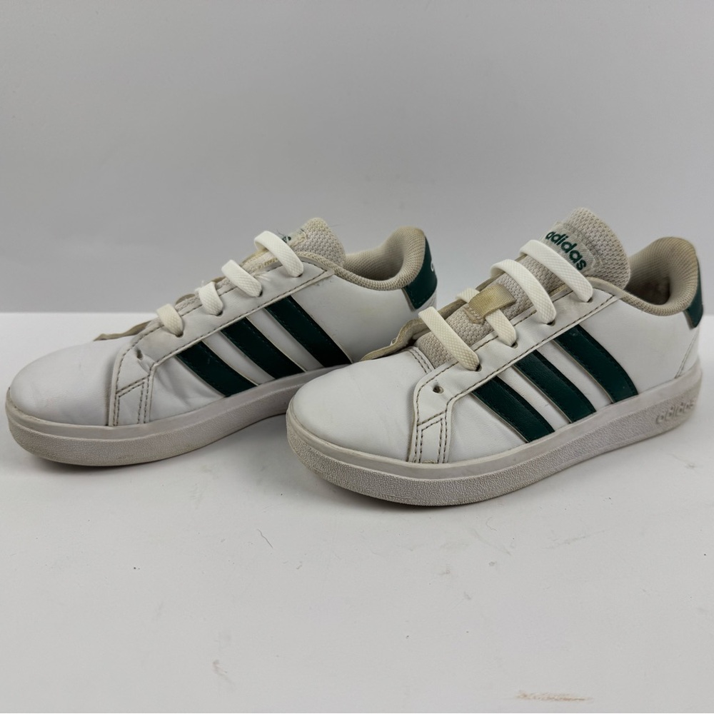 Adidas Kids Grand Court 2.0 shoes in white-green color size 11